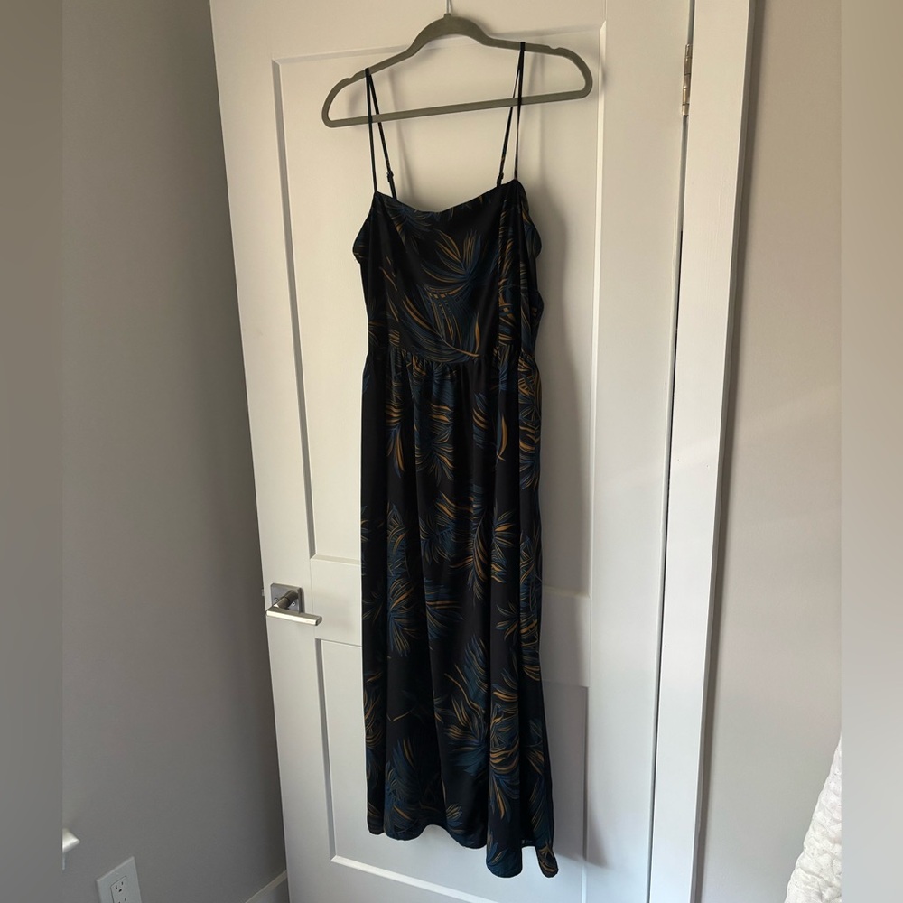 Goodthreads by Amazon Black Tropical Leaf Maxi Dress